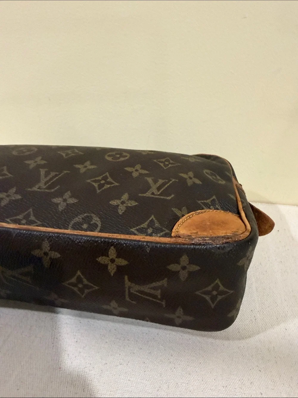 Louis Vuitton Monogram Canvas Satchel in Brown with Tan Trim Unisex authentic